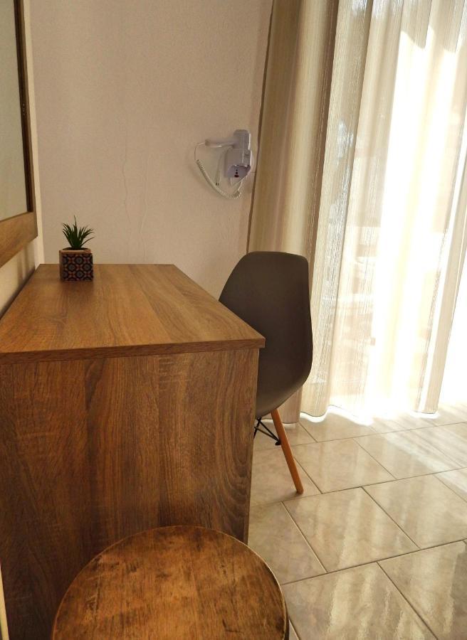 Politis Studios Kefalos  Luaran gambar